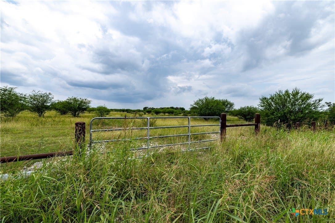 10.86 acres in DeWitt County - photo 13