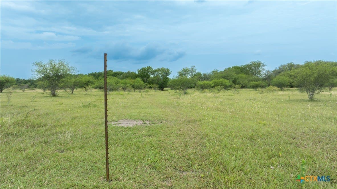 10.86 acres in DeWitt County - photo 5