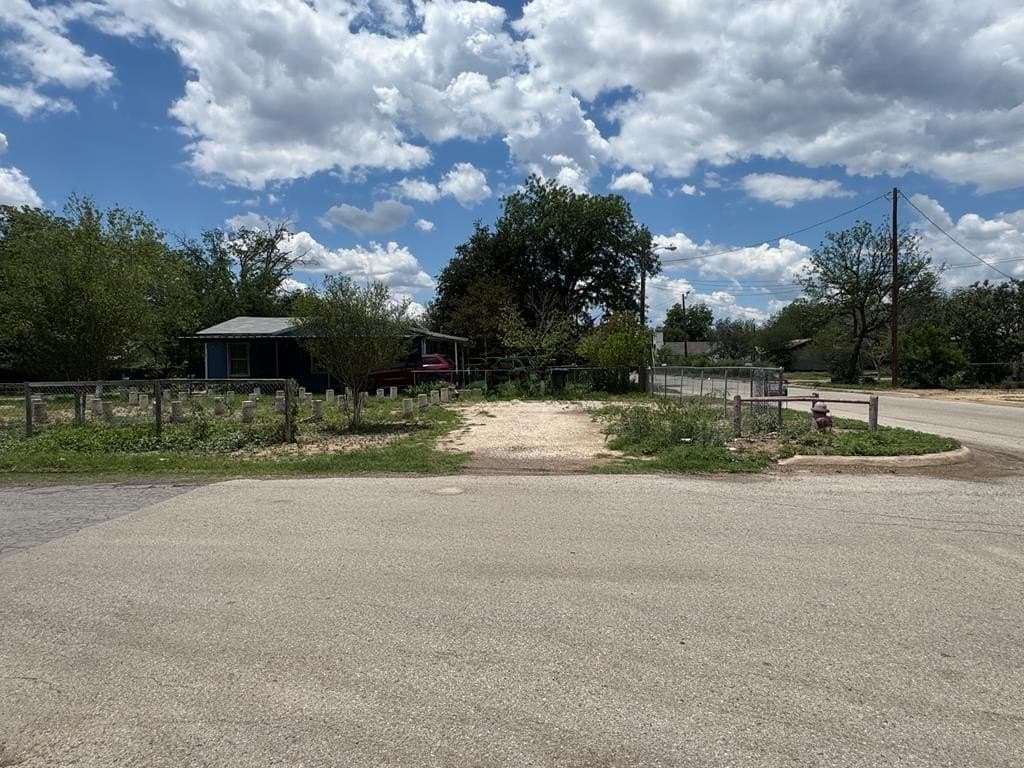 0.14 acres in Uvalde County - photo 2