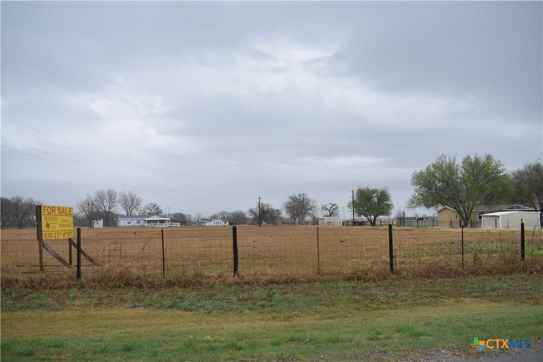 1 acres in Guadalupe County - photo 2