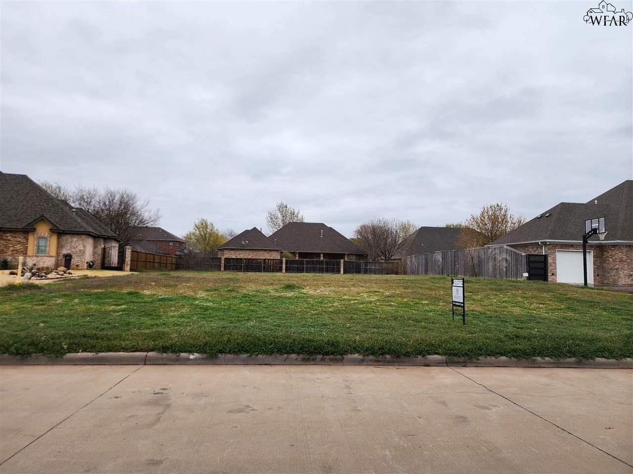 3 COPPER KETTLE COURT
