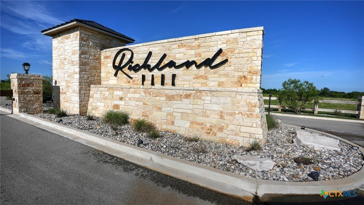 1.01 acres in Navarro County - photo 2