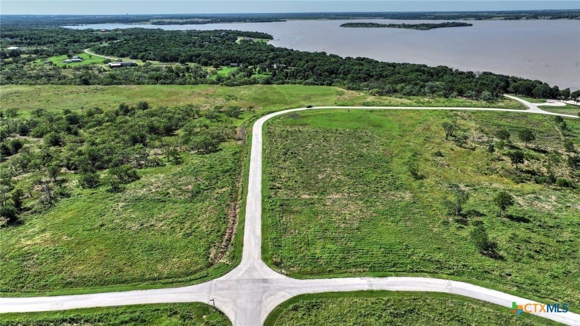1.01 acres in Navarro County - photo 14