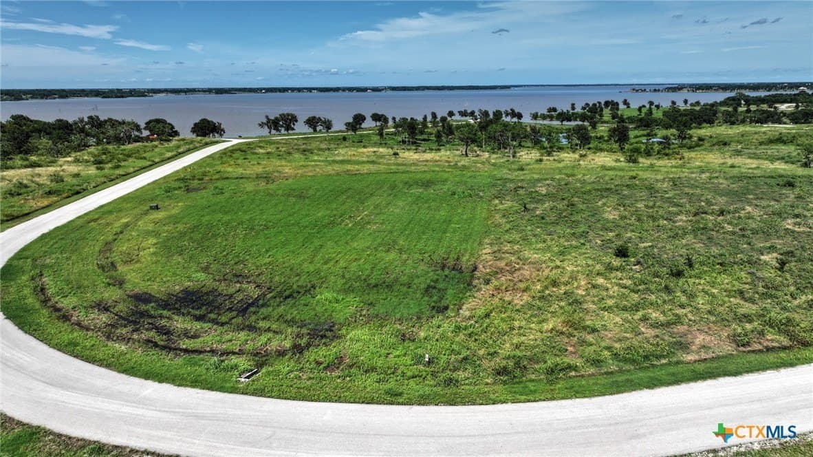 1.01 acres in Navarro County - photo 6