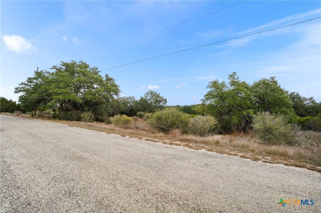 1.42 acres in Comal County - photo 4