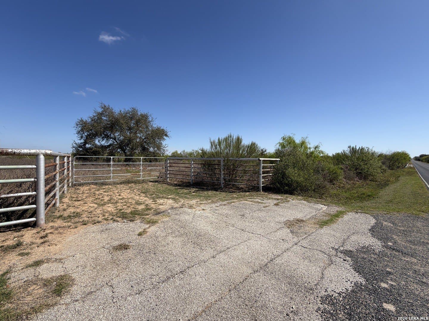 10 acres in Bexar County - photo 3