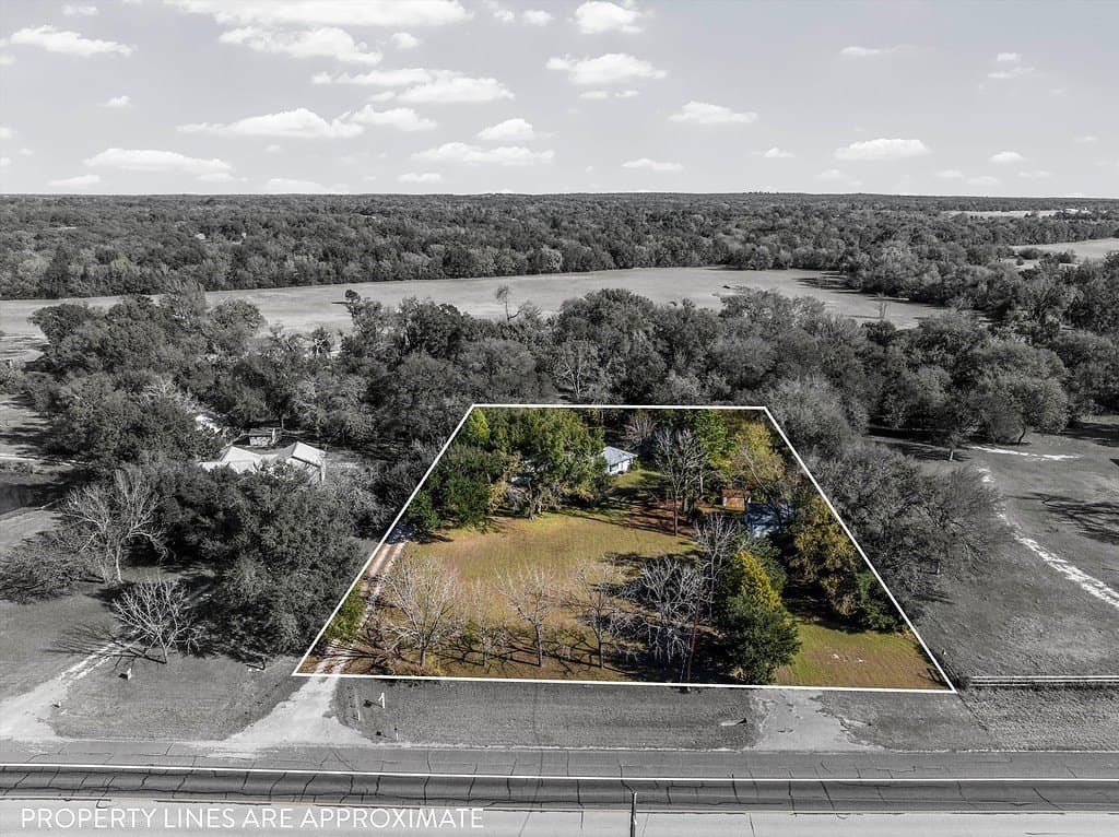 1.66 acres in Falls County - photo 2