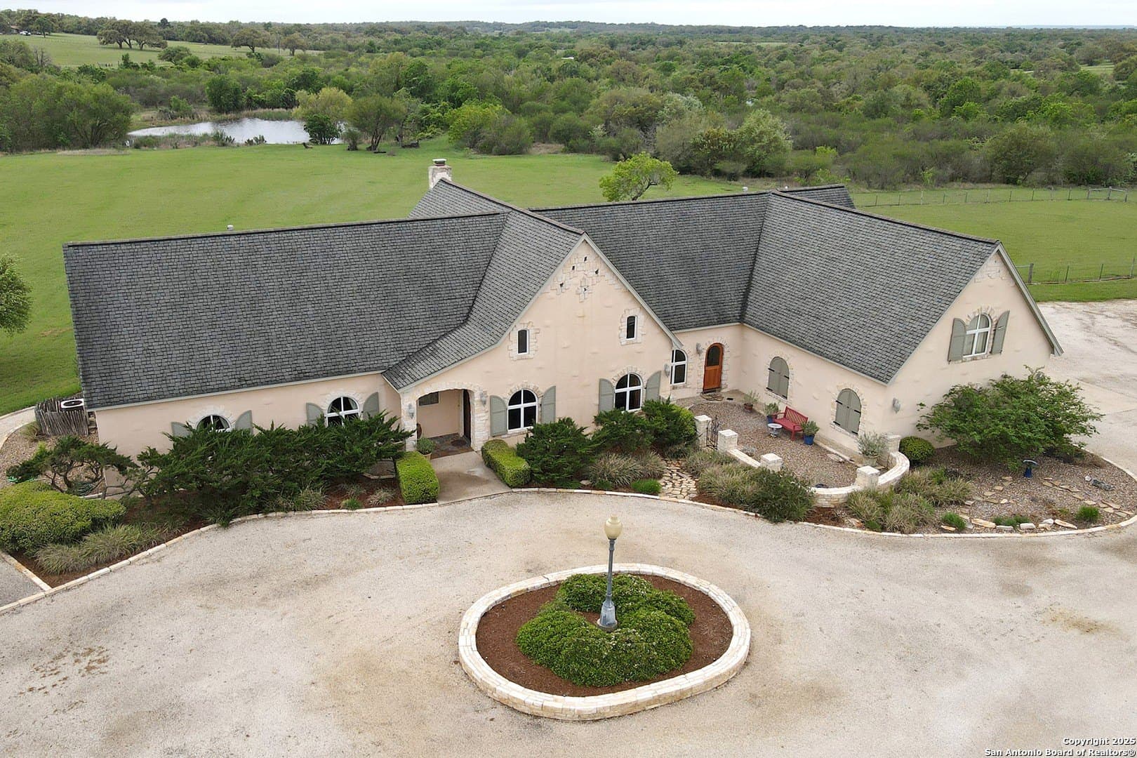 5904 Old Yoakum Road
