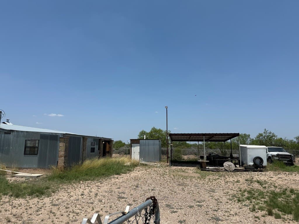 14,000 acres in Maverick County - photo 2