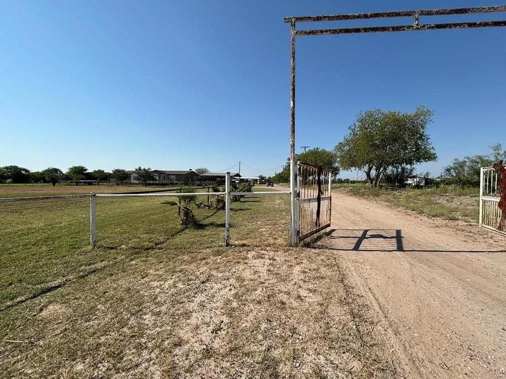 17 acres in Maverick County - photo 9