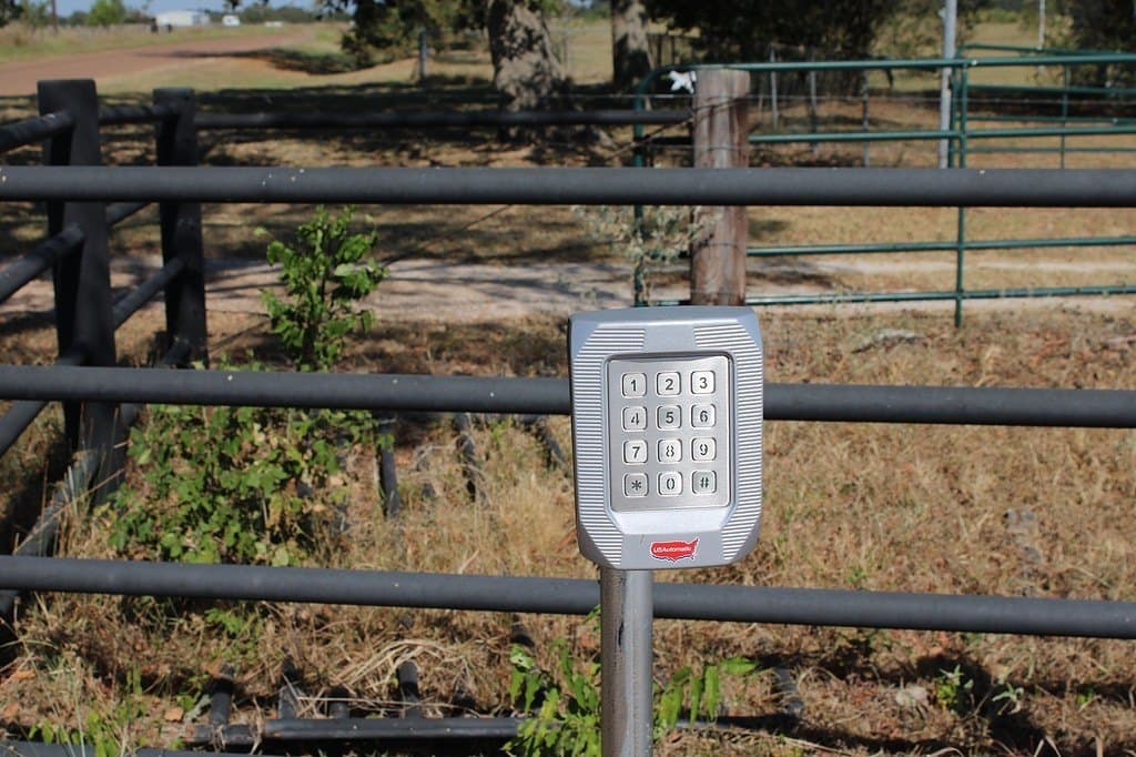 10 acres in Colorado County - photo 2
