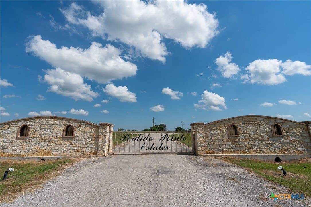 1.68 acres in Goliad County - photo 12