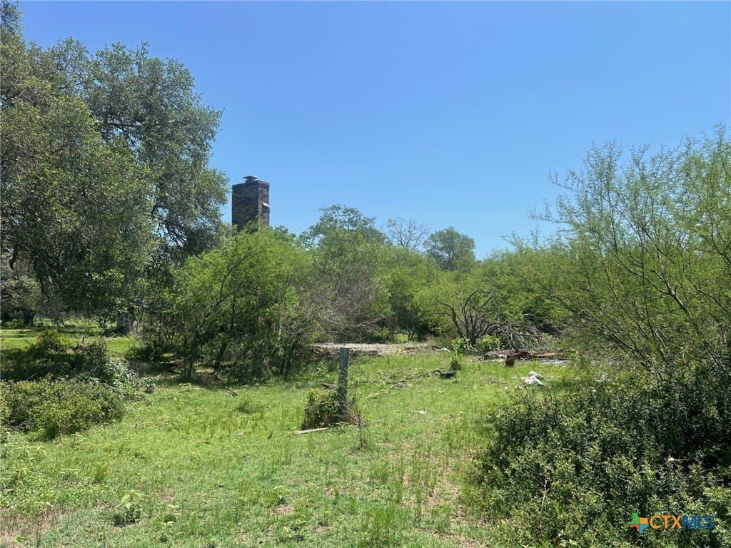 15 acres in Lavaca County - photo 4