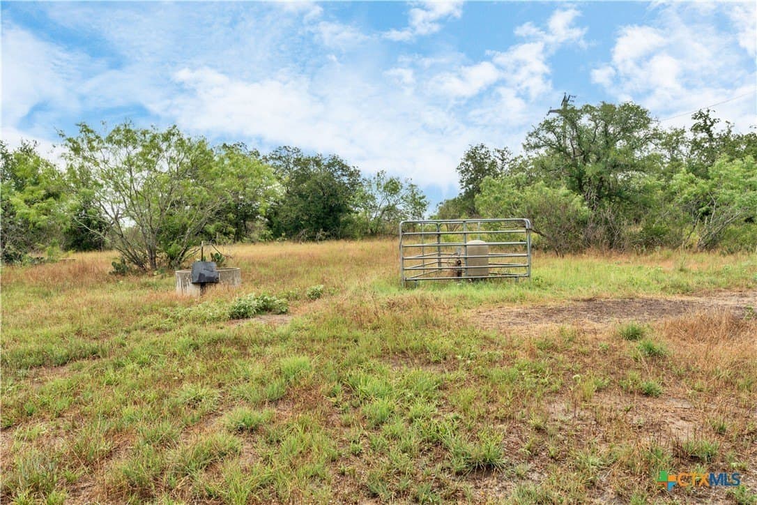 337.34 acres in Gonzales County - photo 16