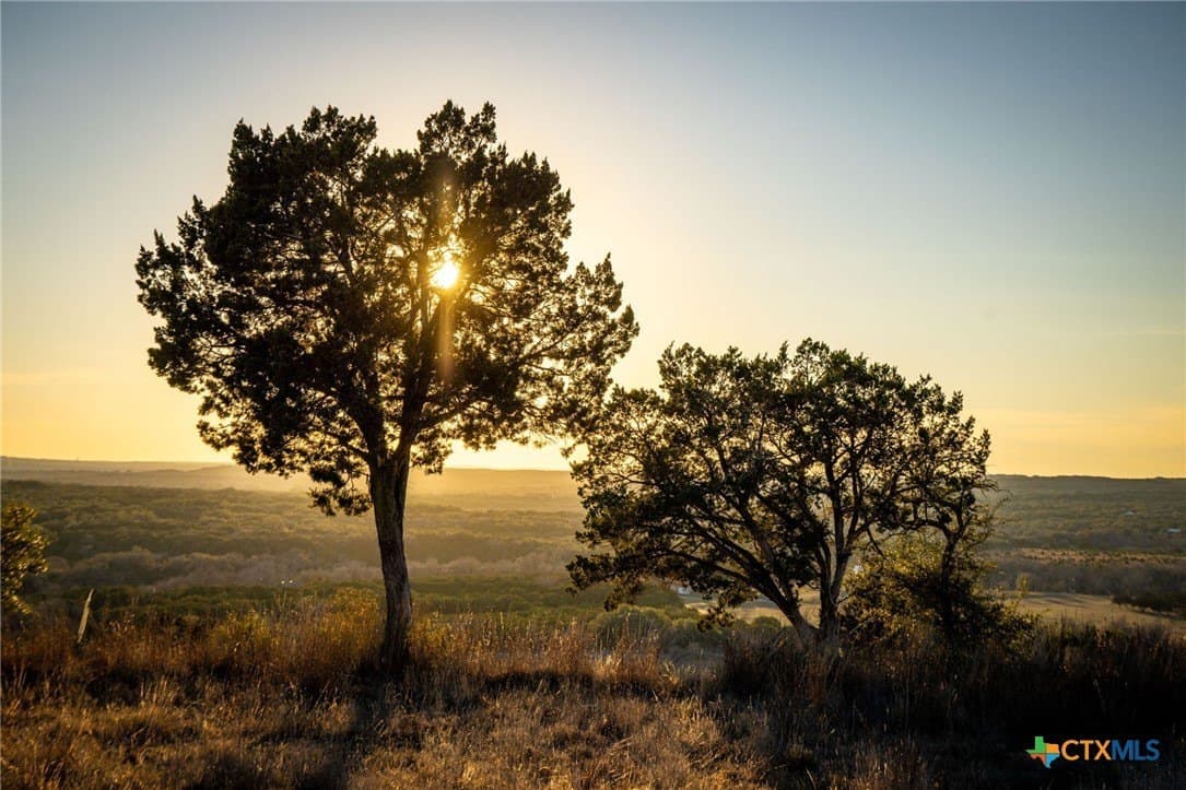 1.42 acres in Comal County - photo 4