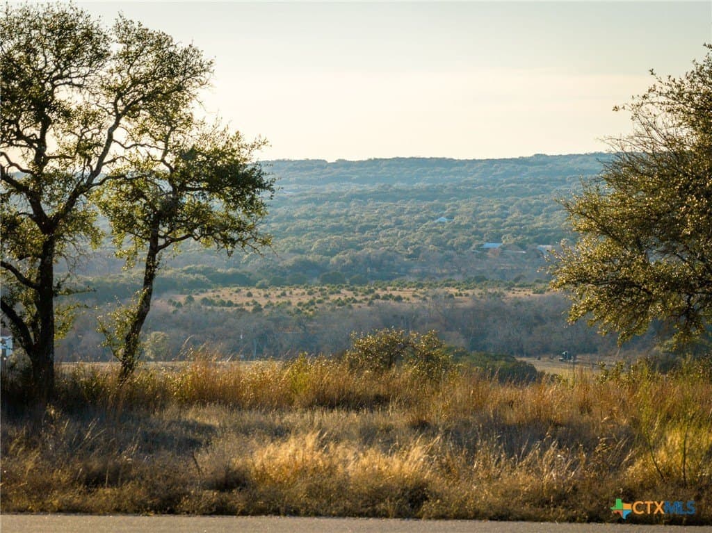 1.42 acres in Comal County - photo 3