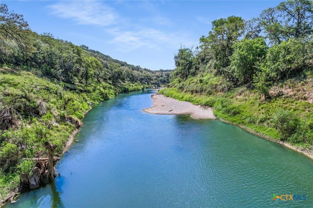 2038 Paradise Parkway lot: 33