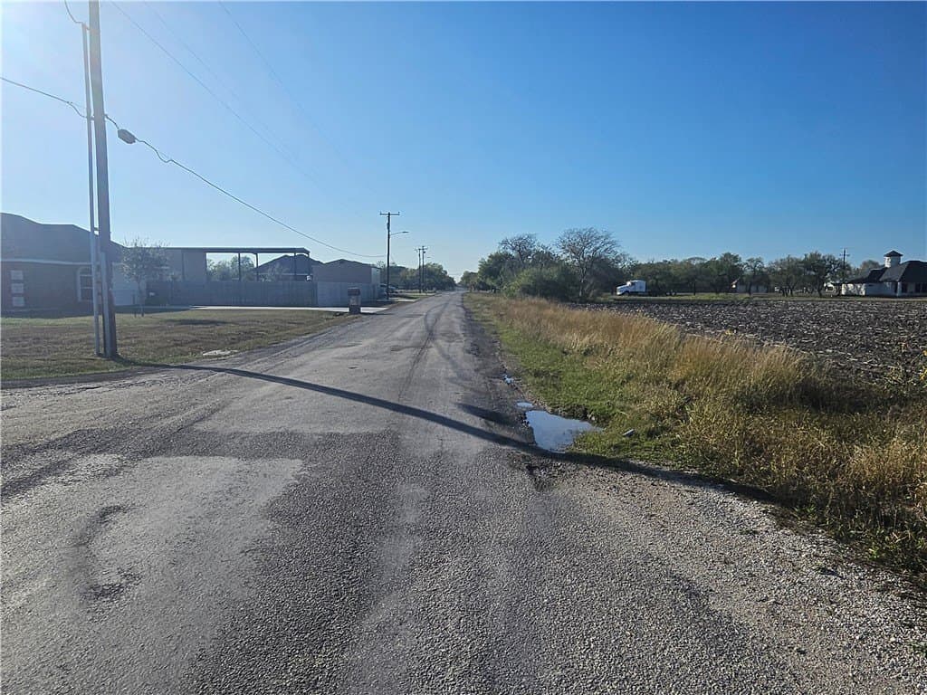 5.01 acres in Kleberg County - photo 3