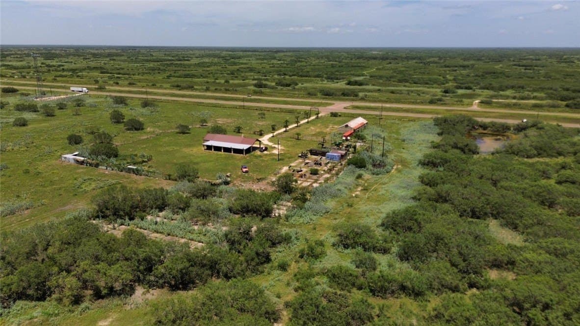 272.38 acres in Brooks County - photo 5