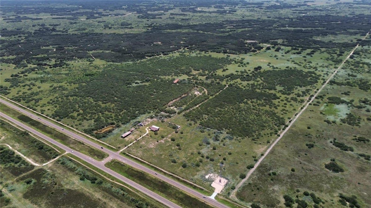 272.38 acres in Brooks County - photo 2