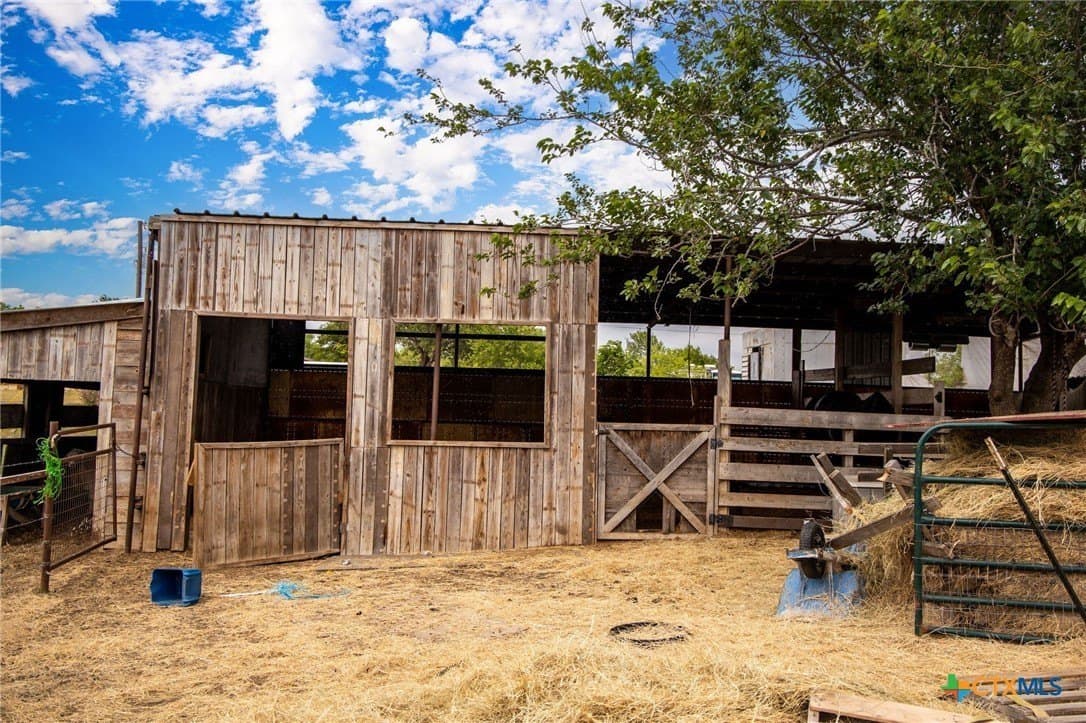 10 acres in Hays County - photo 7