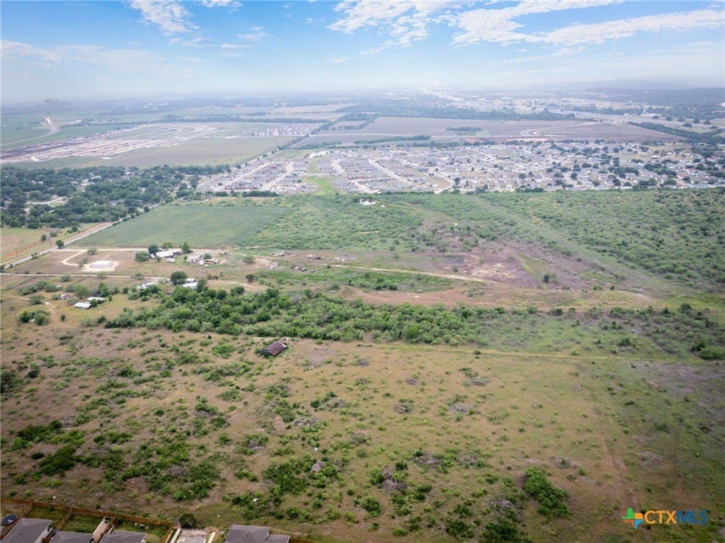 10 acres in Hays County - photo 5
