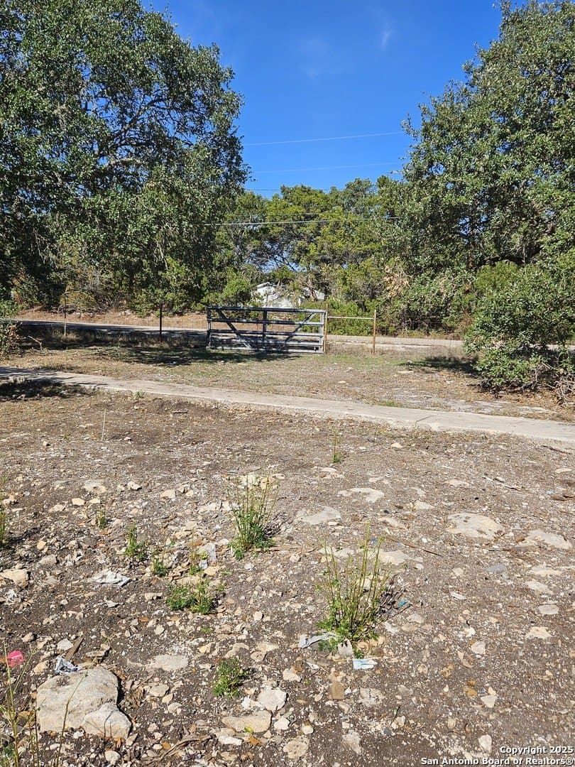 0.83 acres in Comal County - photo 4