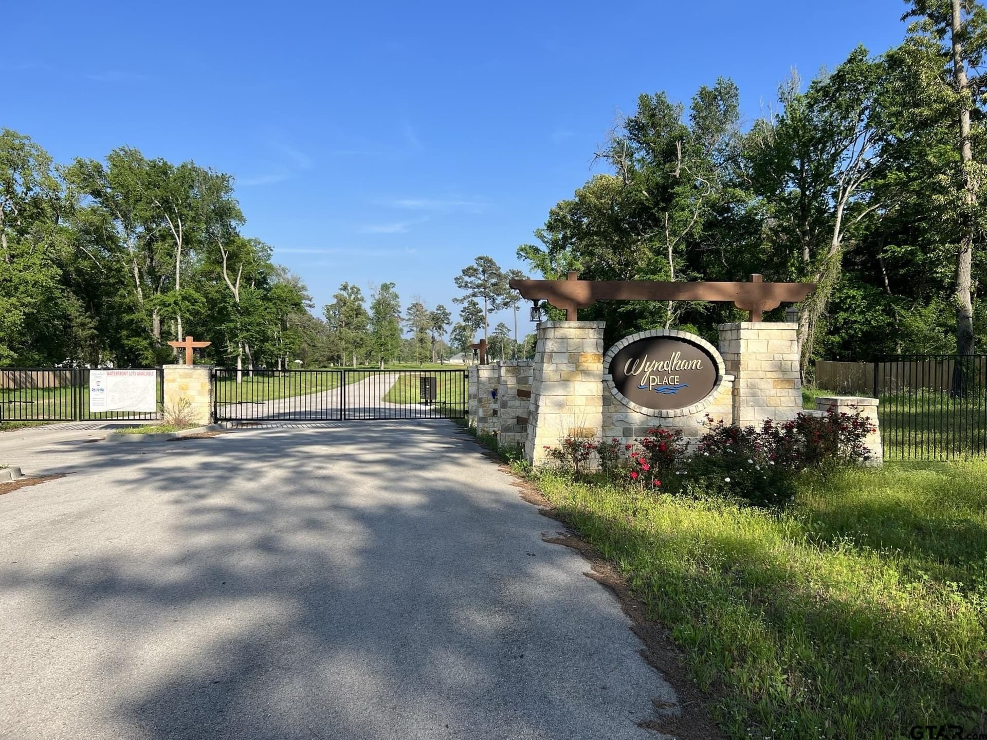 0.89 acres in Henderson County - photo 4
