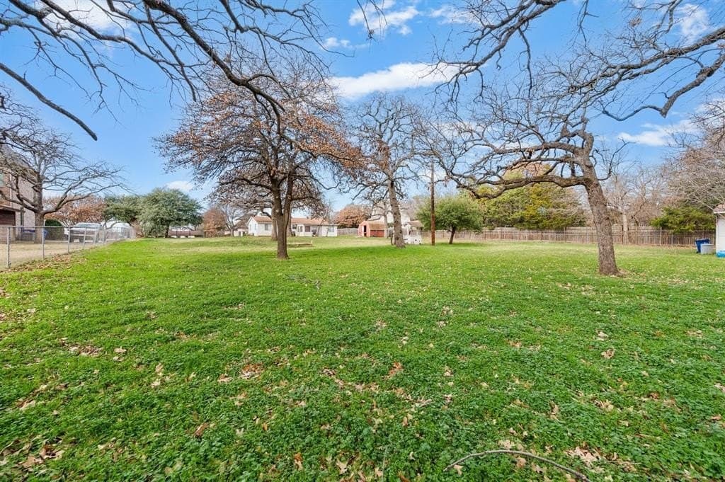 0.91 acres in Tarrant County - photo 16