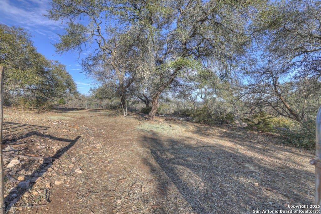5 acres in Comal County - photo 10