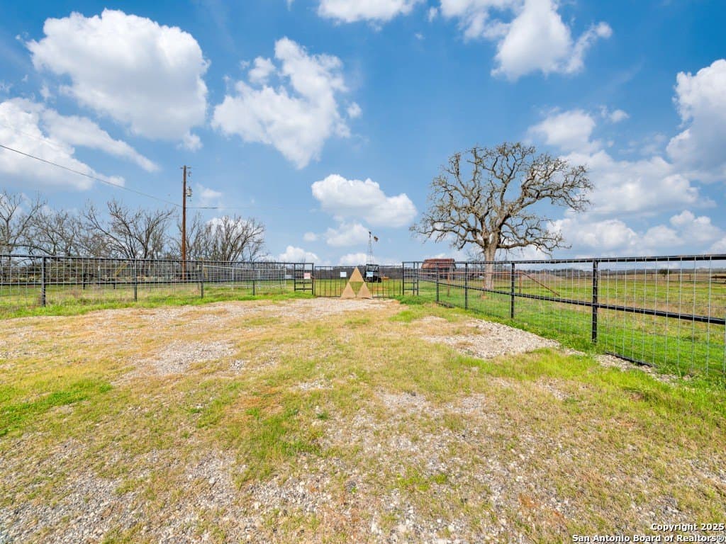 109.16 acres in Guadalupe County - photo 4