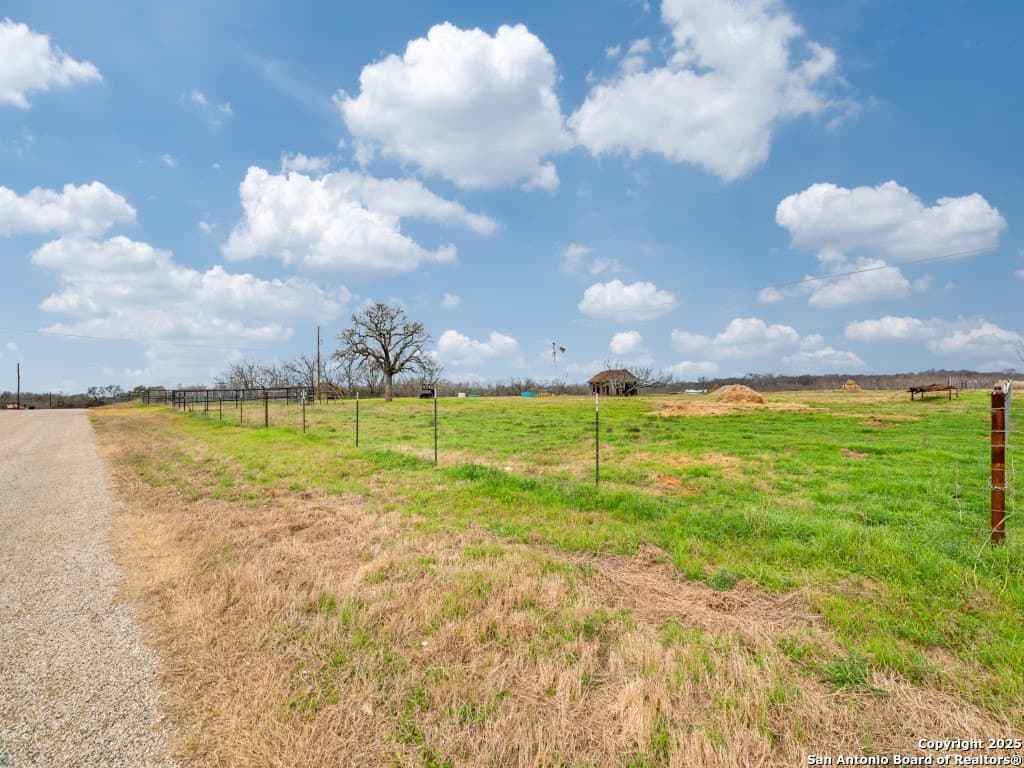 109.16 acres in Guadalupe County - photo 3