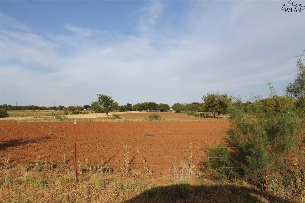 10 acres in Archer County - photo 4