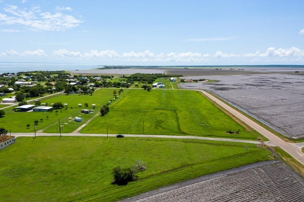 0.66 acres in Refugio County - photo 17