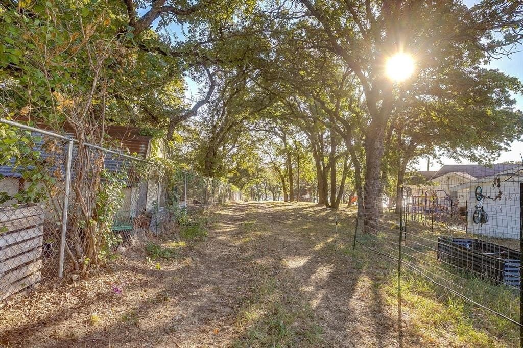 0.97 acres in Tarrant County - photo 5