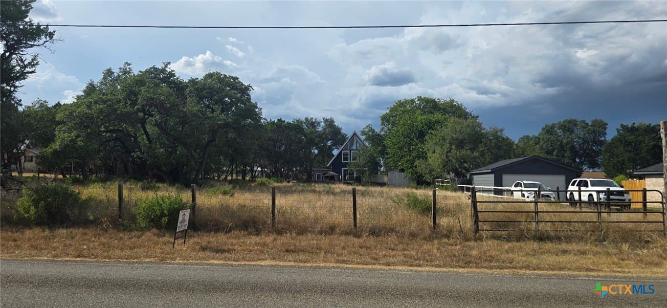 0.21 acres in Comal County - photo 4