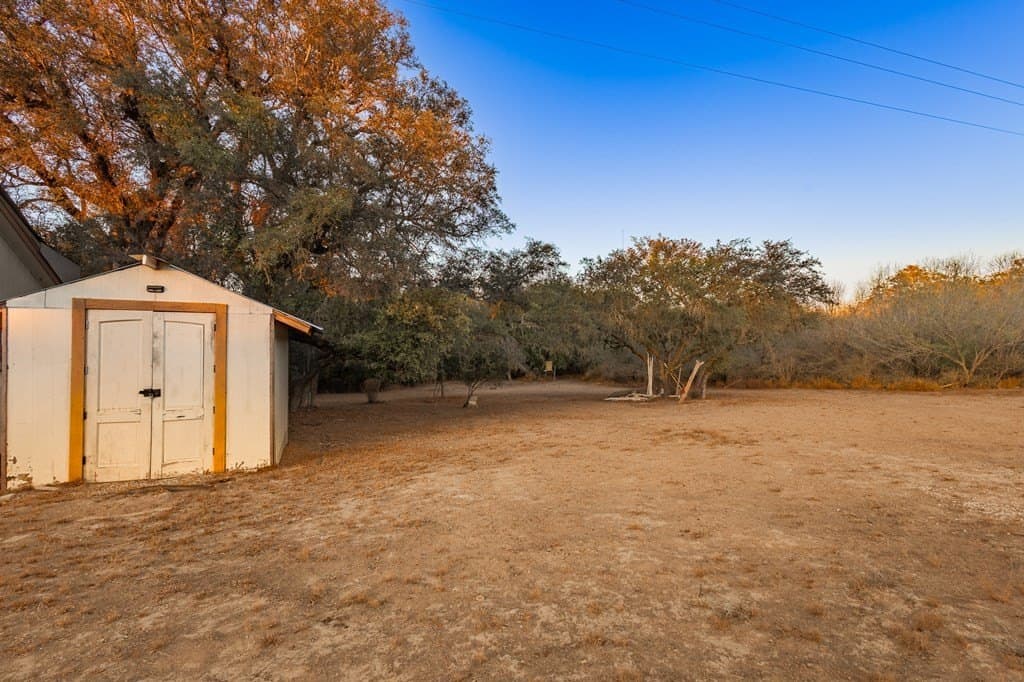 435,600 acres in Zavala County - photo 25