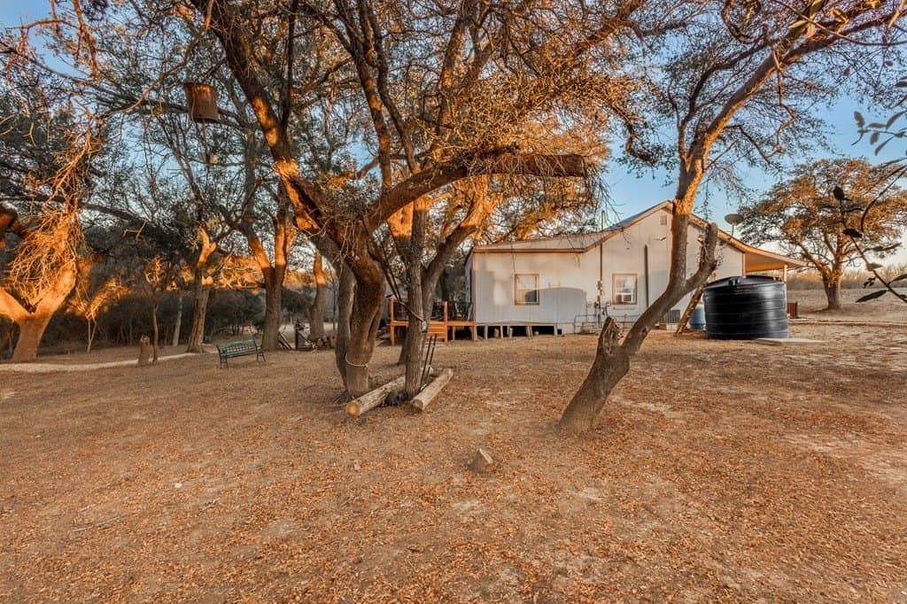 435,600 acres in Zavala County - photo 7