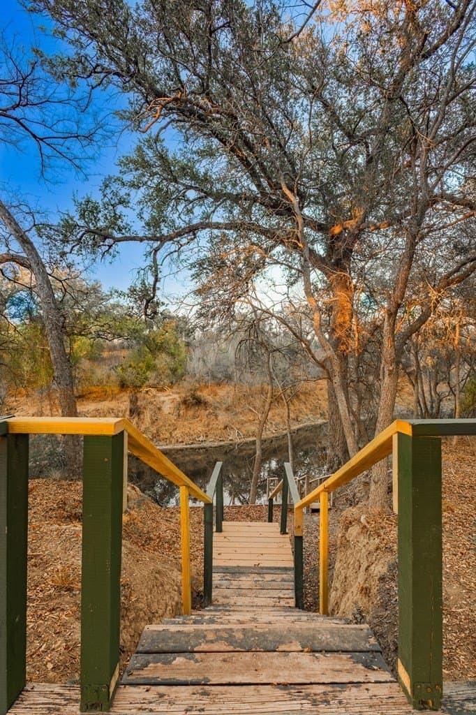 435,600 acres in Zavala County - photo 8