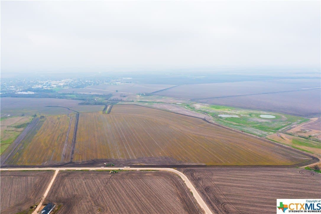 187.13 acres in Williamson County - photo 2