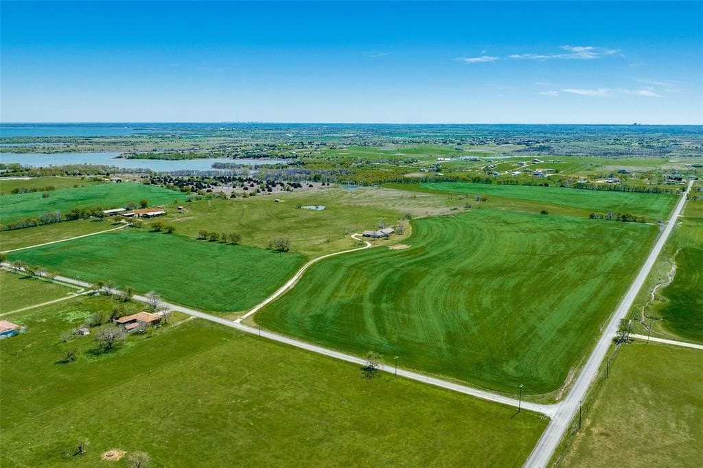 122.36 acres in Denton County - photo 3