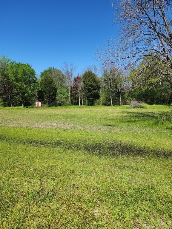 0.92 acres in Henderson County - photo 2