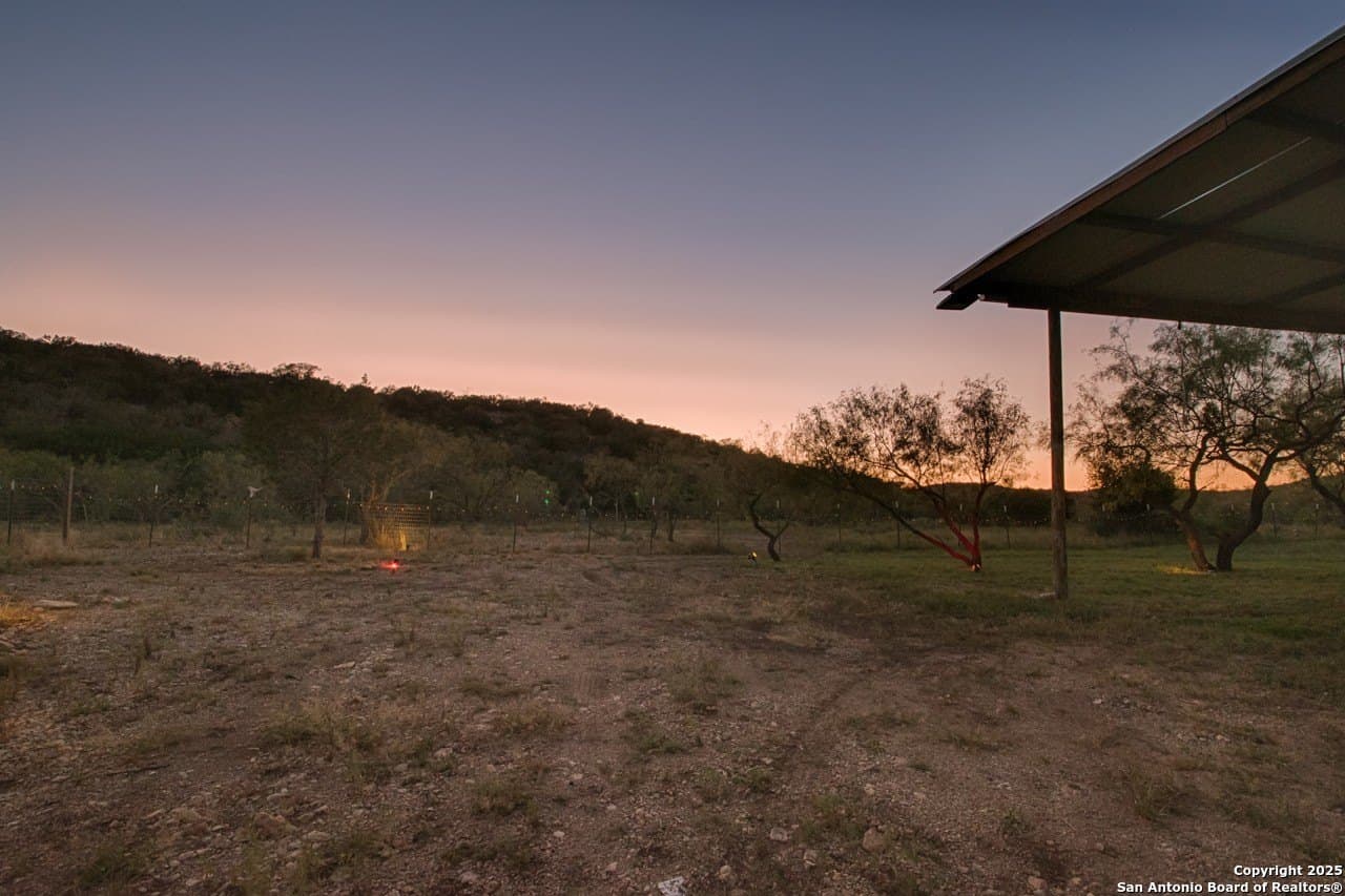 82 acres in Edwards County - photo 4