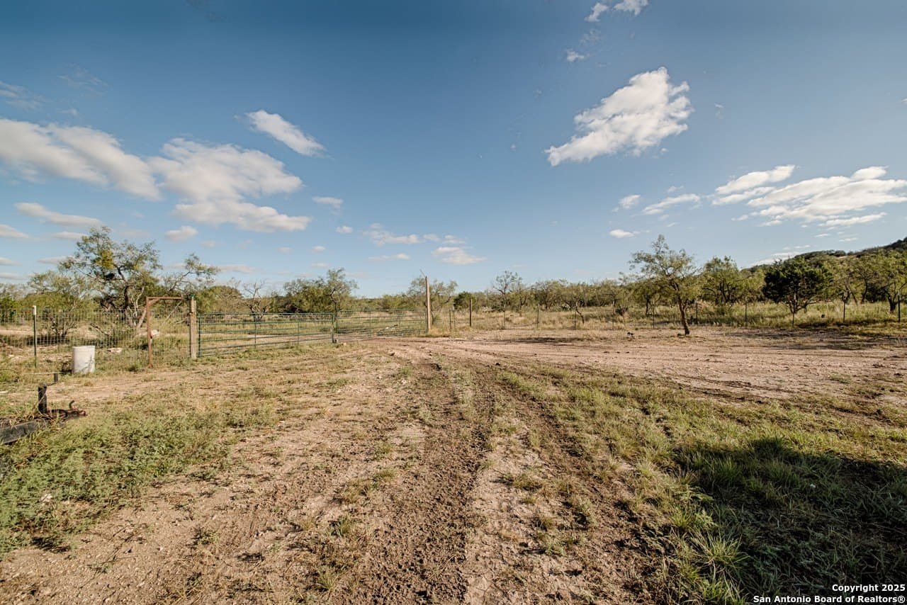 82 acres in Edwards County - photo 7