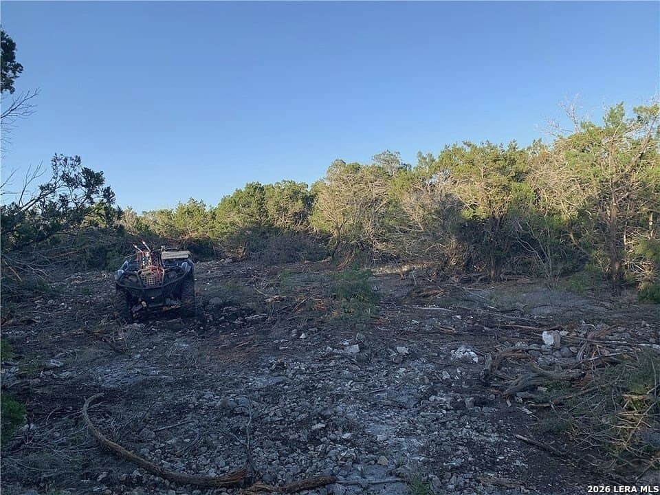 28.62 acres in Real County - photo 2