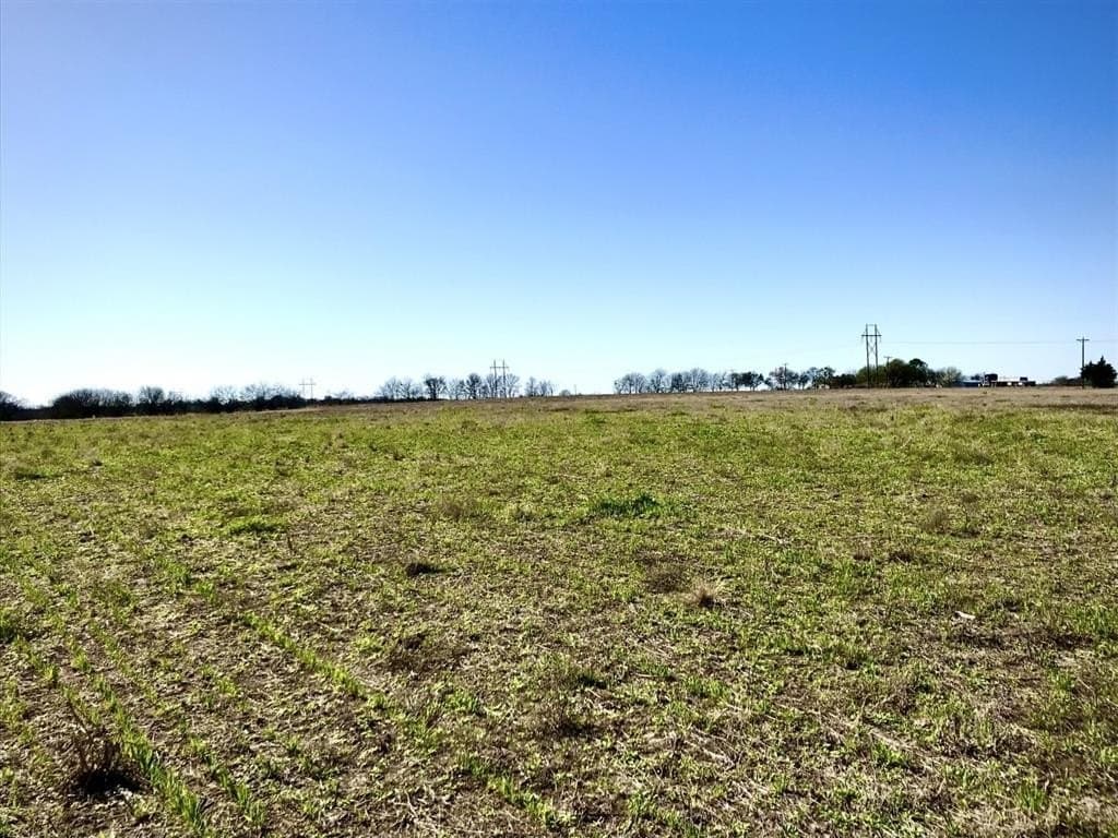 5.61 acres in Ellis County - photo 2