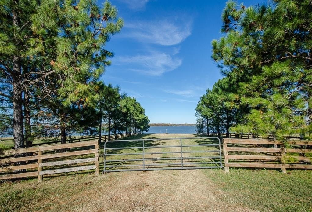 1.28 acres in Navarro County - photo 32