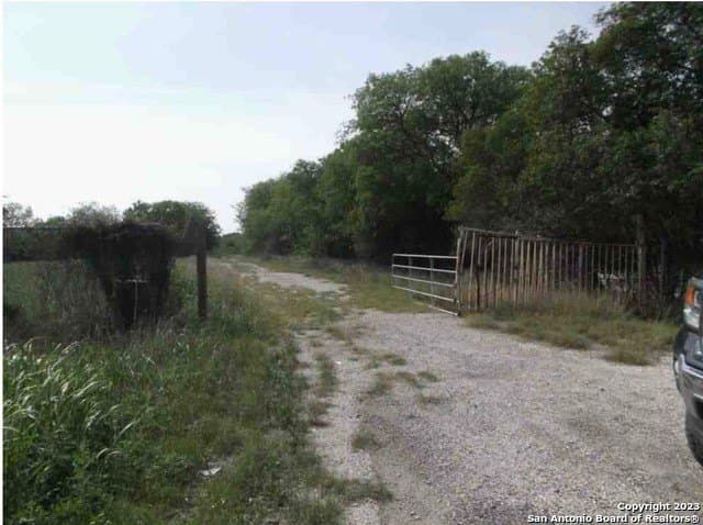 10359/10405 Poteet Jourdanton Fwy