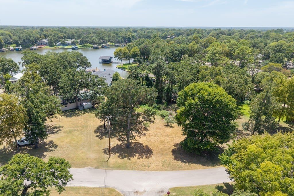 0.25 acres in Henderson County - photo 26