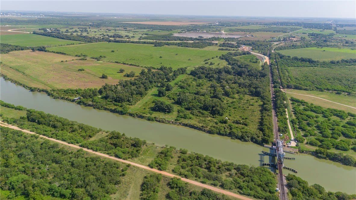 143 acres in Victoria County - photo 3